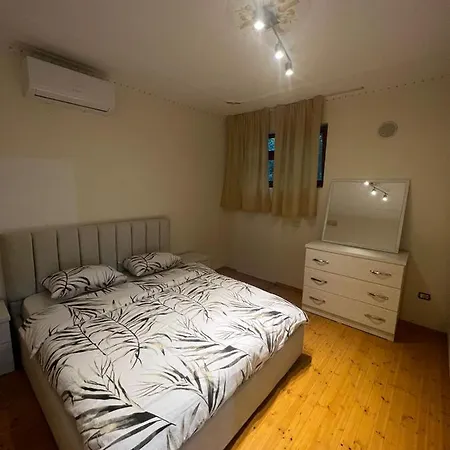 Apartment Ton' S