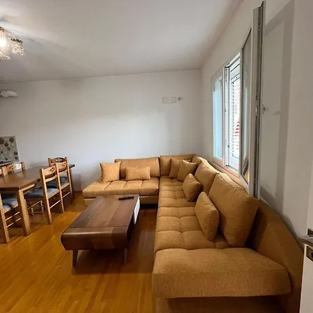 Apartment Ton' S